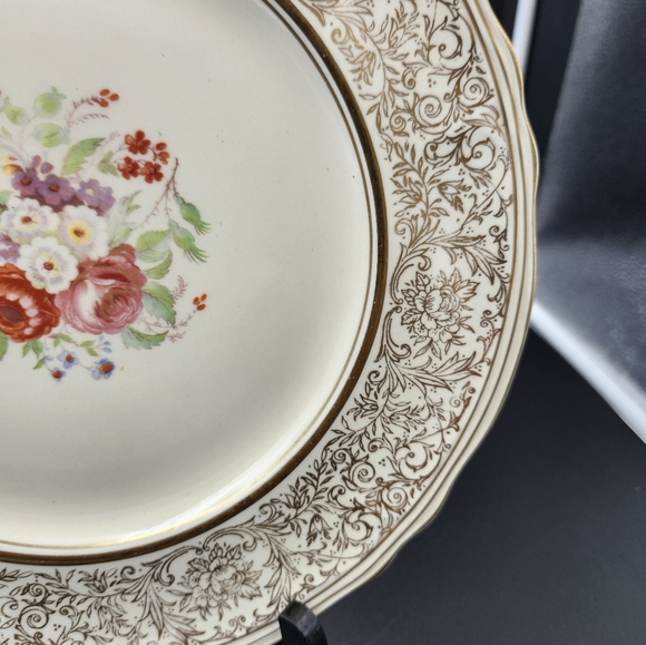 Fine Earthernware by Grindley Cream Petal Dinner Plate - Picture 4 of 11